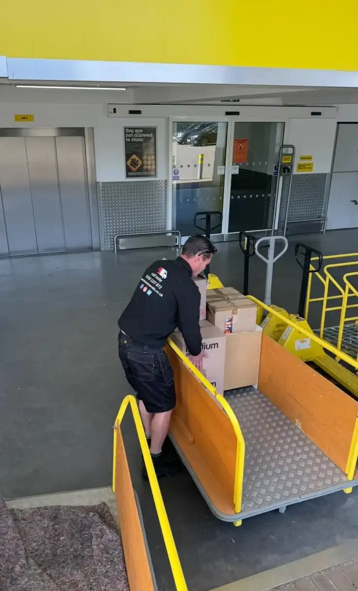 Man loading boxes on a yellow pallete